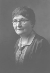 photograph: Mary Jane (Janie) Stewart nee Dumville (c1868-1932)