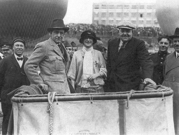 Squadron Leader Baldwin (pilot), Mrs. John Dunville, Lord Edward Grosvenor (co-pilot) at Solbosch, Brussels, 15 June 1924